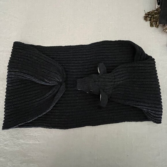 Scarf - handknit - wool - cute badger/dog with mouth closure - Picture 6 of 10